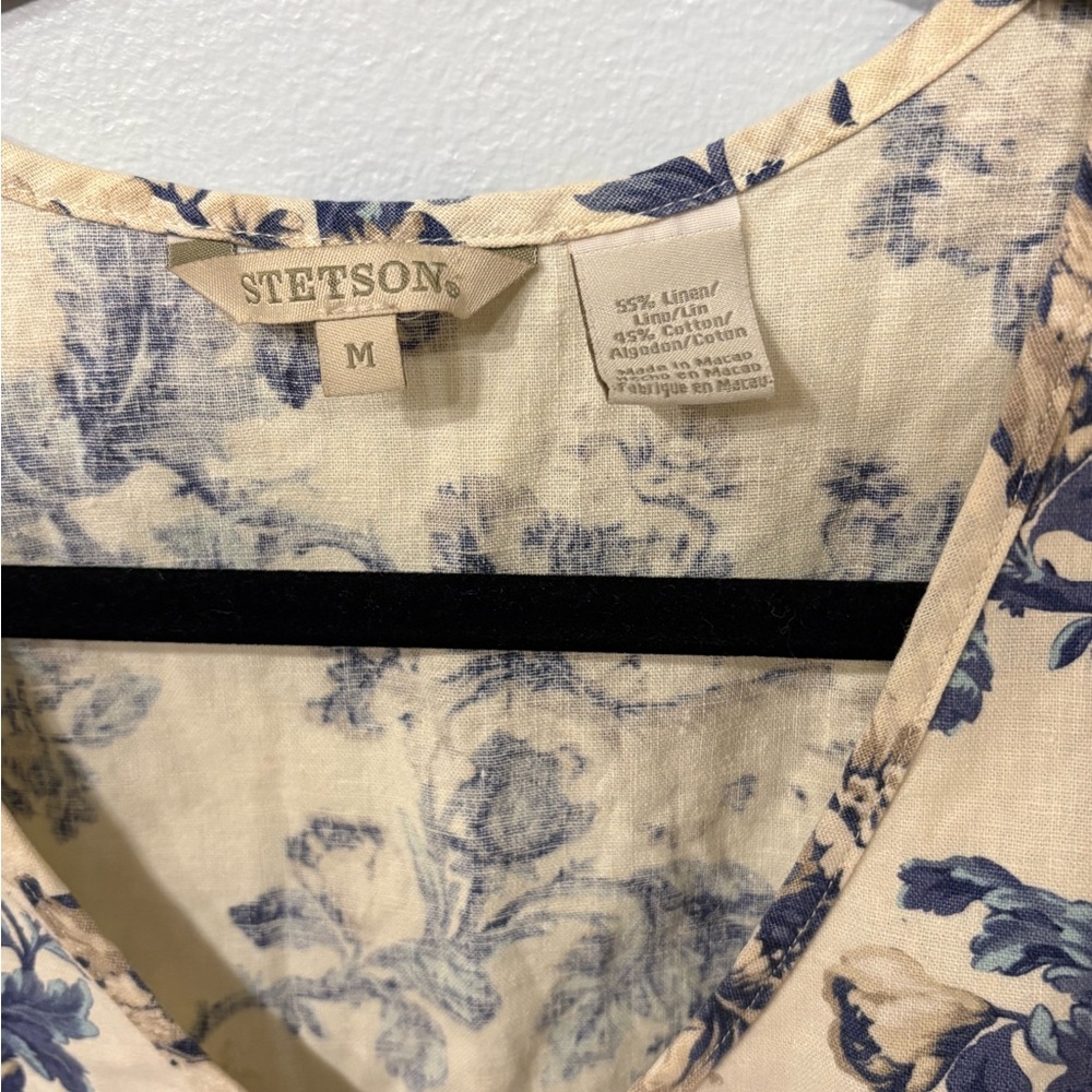 Stetson Navy Floral V-Neck Camisole on Cream - Picture 3 of 3
